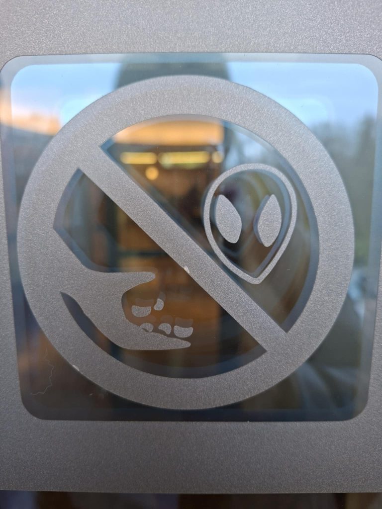 Znak: Zakaz dokarmiania kosmitów